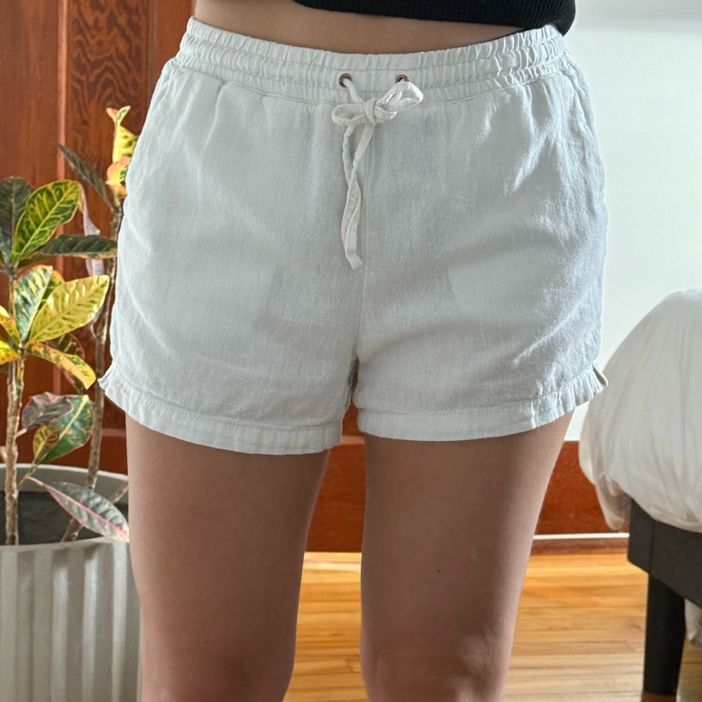 3/$25✨H&M White Women's Shorts Linen size 6 or XS / S